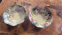 2 flowered dishes