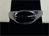 925 Onyx type ring, total weight 2.76 grams