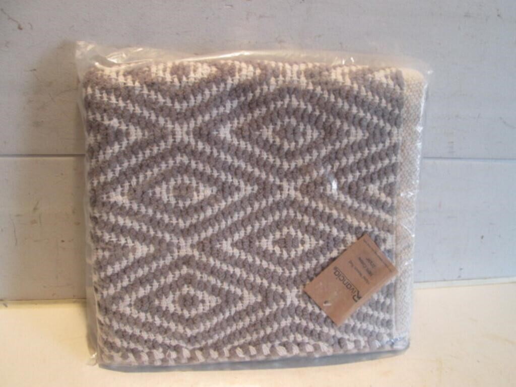 NEW RIVANCIA HAND WOVEN COTTON RUG 21"x34"