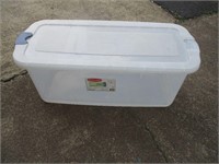 95 Quart Rubbermaid Tote with Lid