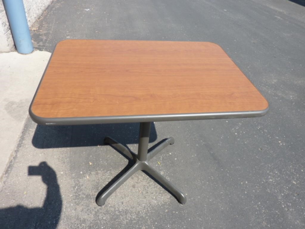 2'X3' STEELCASE OFFICE TABLE