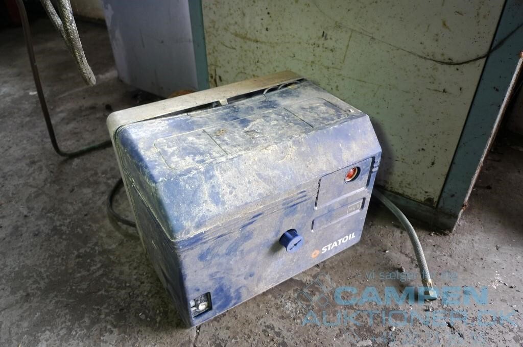 Miljøvenlig minimum At afsløre Kalorifere-fyr, Robot + olietank 1.200l | Campen Auktioner A/S