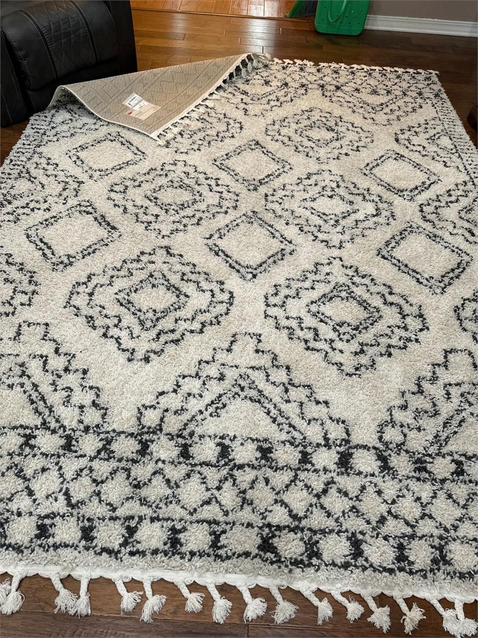 New Large Area Rug (Used only For Staging Home)