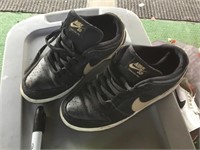 Nike low tops, sz.6 black and white