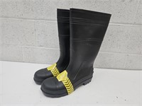 Sz. 12 New Rubber Boots w/Steel Toes