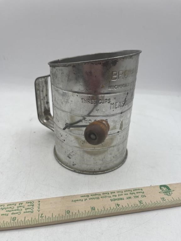 Vintage Bromwell wood handle sifter