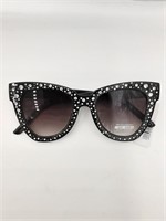 Womans Sunglasses black w/rhinestones