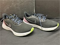 Women’s Nike Revolution 5 SE RRP $88.00