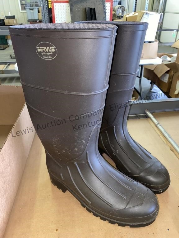 Servis by Honeywell mud boots size 10