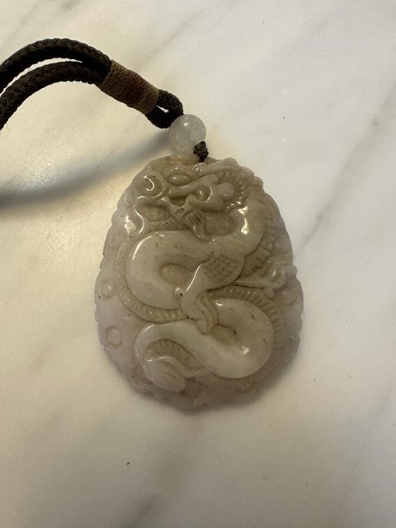 CHINESE CARVED JADE DRAGON PENDANT NOTE