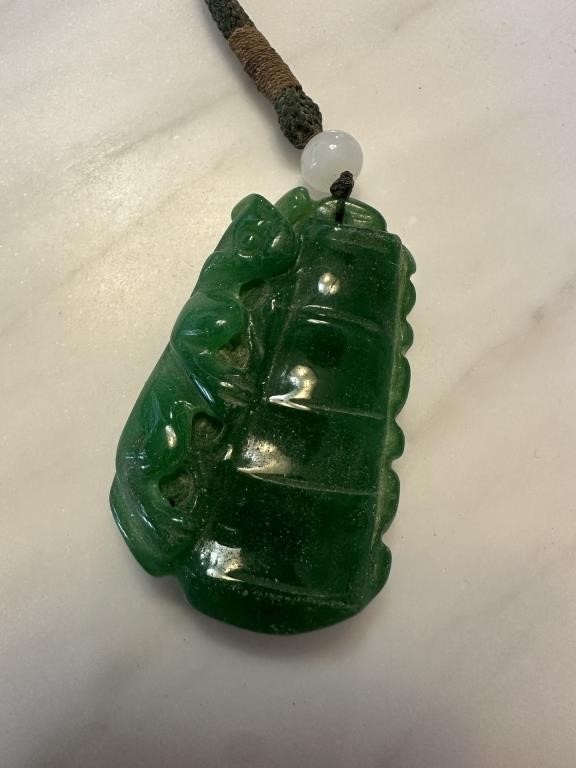 CHINESE JADE CARVED PENDANT NOTE