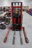 MOBIL LIFT 1500 ELECTRIC LIFT - AS IS