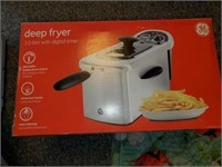 Deep fryer (brand new)