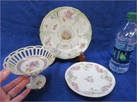 3 old porcelain pieces & wooden plate stand