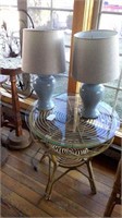 wicker table with glass top/2 lamps