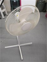 FLOOR FAN