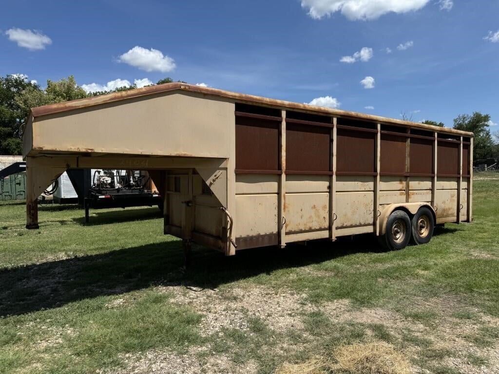 22' plus 7' nose livestock trailer NO TITLE