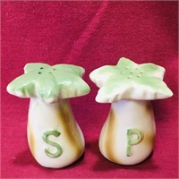 Vegetable Salt & Pepper Shakers (Vintage)