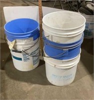 5 five gallon buckets