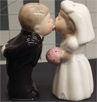 Magnetic Salt and pepper shakers - bride and groom