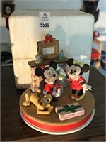 Disney Christmas 1986 Mickey Minnie Mouse Figurine