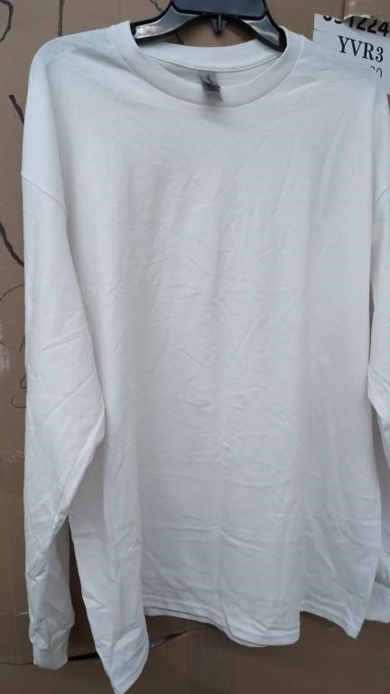 Size XL Gildan Men’s Long Sleeve Shirt