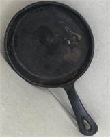 Cast iron skillet small size
