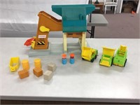 Fisher Price lift n load depot
