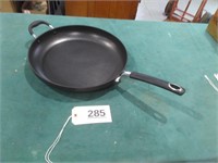 Amazon Basics 14\" Skillet