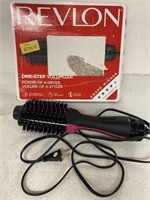 REVLON ONE STEP VOLUMIZER