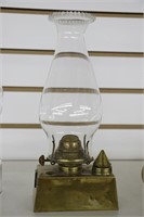 P&A OIL LAMP WITH BRASS BASE 10"