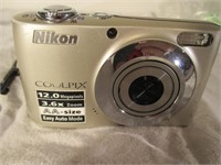 Appareil Coolpix de Nikon 12 megapixels