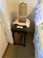 VTG END TABLE AND LAMP