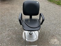 NICE ADJUSTABLE BARBERS CHAIRS WITH WEAR ON SEAT