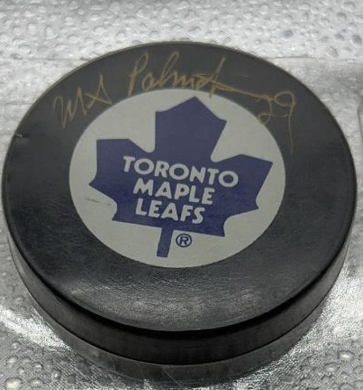 Toronto Maple leafs Autographed puck