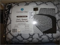 3 pc reversible Full/Queen comforter set