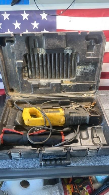 Dewalt Sawsall Corded with Plastic Case WORKS