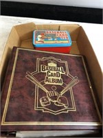 TRAY LOT OF BASEBALL CARDS IN COLLECTOR'S TIN AND