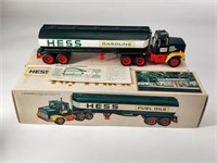 VINTAGE 1970'S HESS OIL TANKER TRUCK W/ BOX