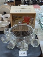 18 Piece Crystal Punch Set