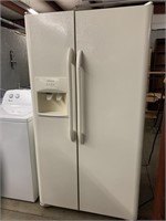 FRIGIDAIRE SIDE BY SIDE REFRIDGERATOR WITH ICE MKR