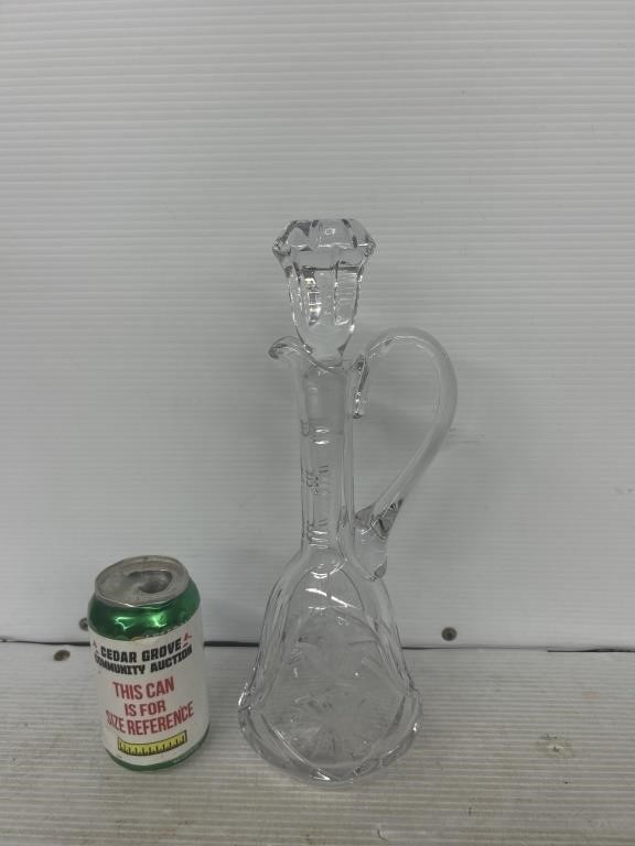 Decorative glass decanter