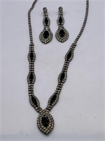 NECKLACE & PIERCED EARRING SET