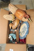 BOX LOT DUCKS, BASKETS, STUFFED ANIMAL ECT