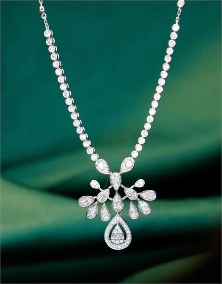 Splendid Jewelry auction