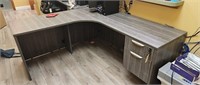 DESK W/ SIDE WING & LOCKING DRAWERS