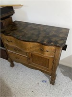 Vintage washstand approximate measurements 32 x