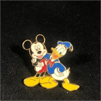 Disney World Pin: Mickey & Donald Friends