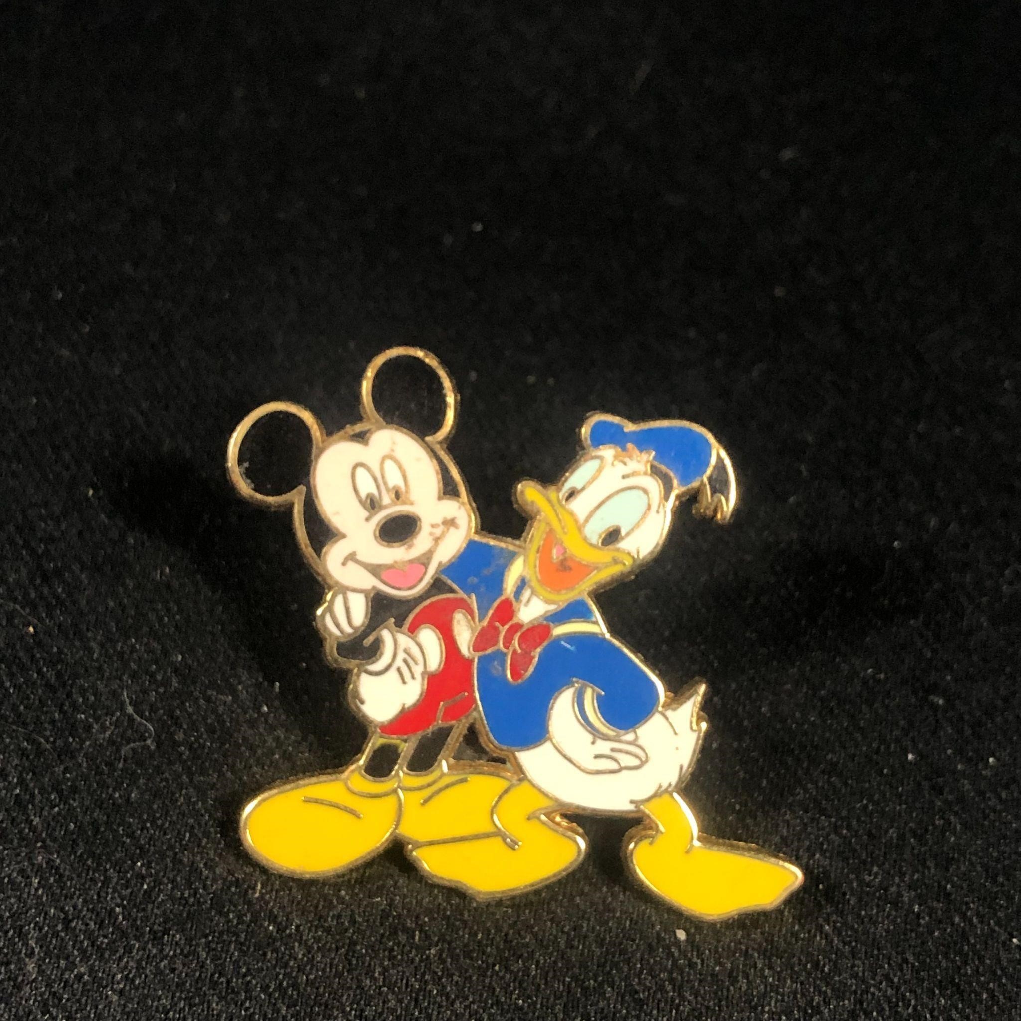 Disney World Pin: Mickey & Donald Friends