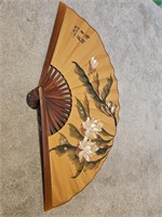 OVERSIZED PAPER AND WOOD FAN FOR DECO